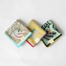 きいろひびのこづえハンカチ 実を食べた鳥・画像