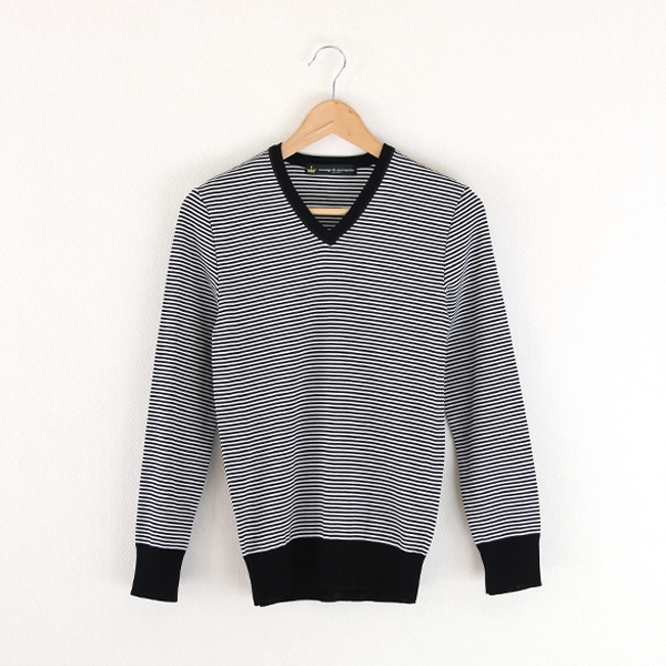 ブラック×ホワイトVネックカットソ-・画像