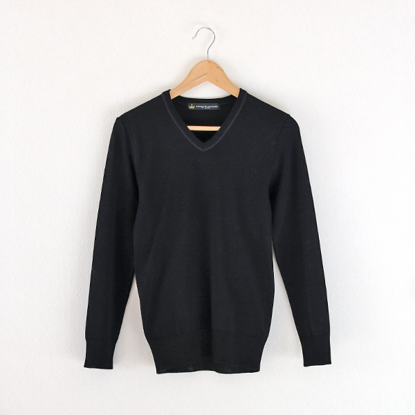 ブラックVネックカットソ-・画像