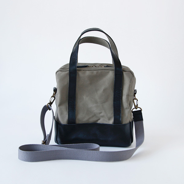 2way スクエアバッグ グレ-・画像
