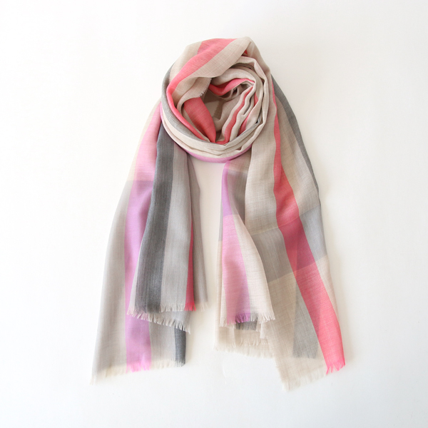 Pinkカシミヤ スト-ル Wispy Lucca・画像