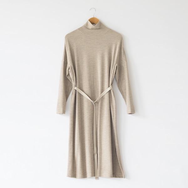 TOP BEIGEウ-ルスム-ス ハイネックワンピ-ス・画像